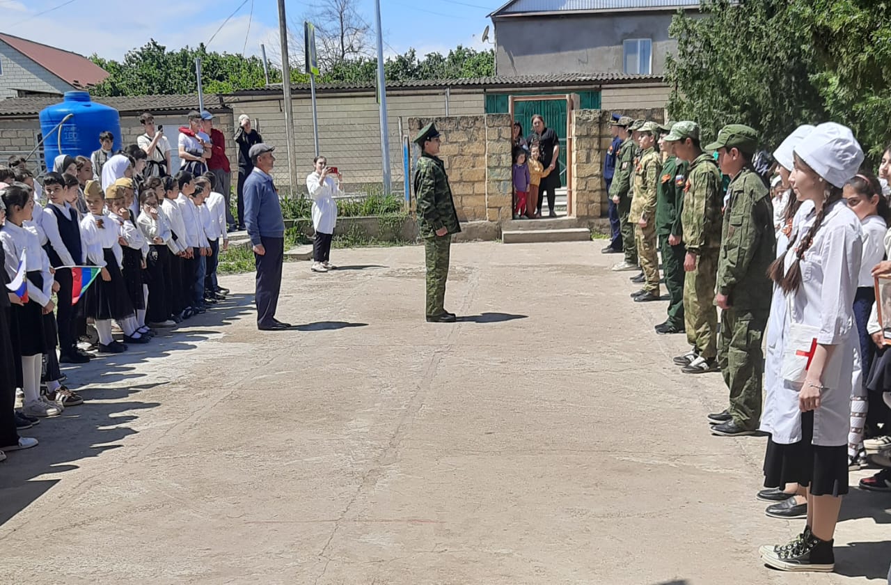 Торжественная линейка посвященная Дню Победы.